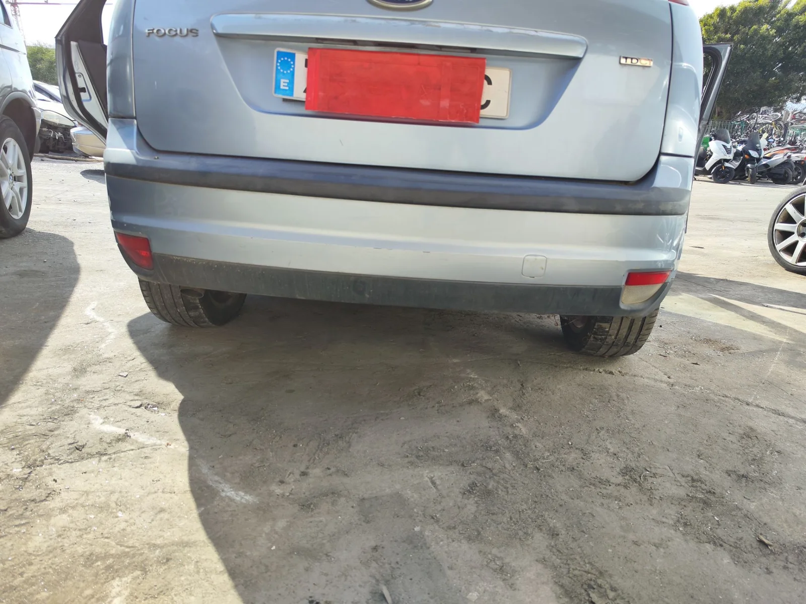 Foto de PARAGOLPES TRASERO FORD FOCUS BERLINA (CAP) 1.8 TDCi Turbodiesel CAT (116 CV / 85 KW) referencia 1336747