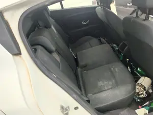 Foto de ENGANCHE CINTURON TRASERO DERECHO RENAULT MEGANE III BERLINA 5P 1.5 dCi Diesel CAT (86 CV / 63 KW)