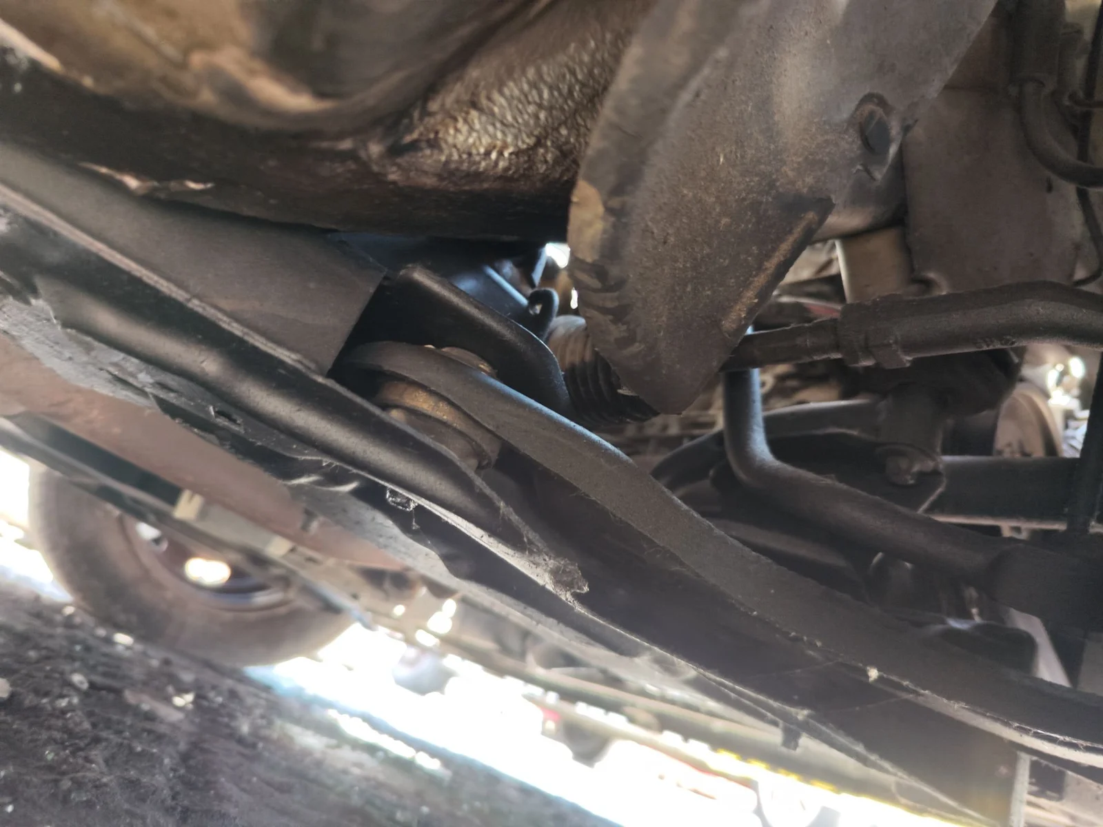 Foto de EJE DELANTERO / CUNA MOTOR PEUGEOT 207 1.4 (73 CV / 54 KW)