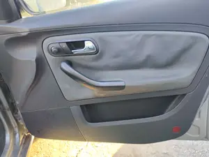 Foto de GUARNECIDO PUERTA DELANTERA DERECHA SEAT CORDOBA BERLINA (6L2) 1.4 16V (75 CV / 55 KW) referencia 6L4867012AKFKZ