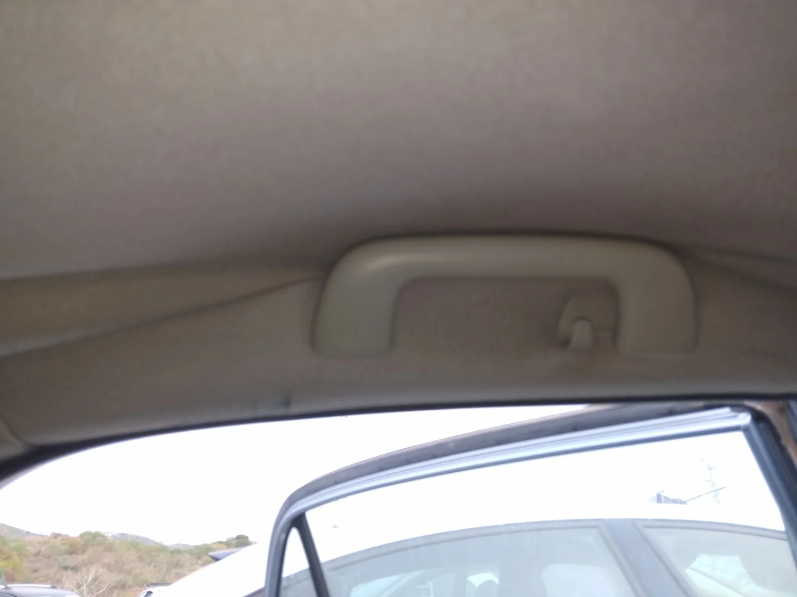Foto de ASIDERO TECHO TRASERO IZQUIERDO TOYOTA COROLLA (E12) 1.4 16V CAT (97 CV / 71 KW) referencia 7461002102B0