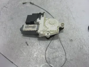 Foto de MOTOR ELEVALUNAS TRASERO DERECHO VOLKSWAGEN GOLF IV BERLINA (1J1)(10.1997) 1.6  (101 CV / 74 KW) referencia 1J4959812C