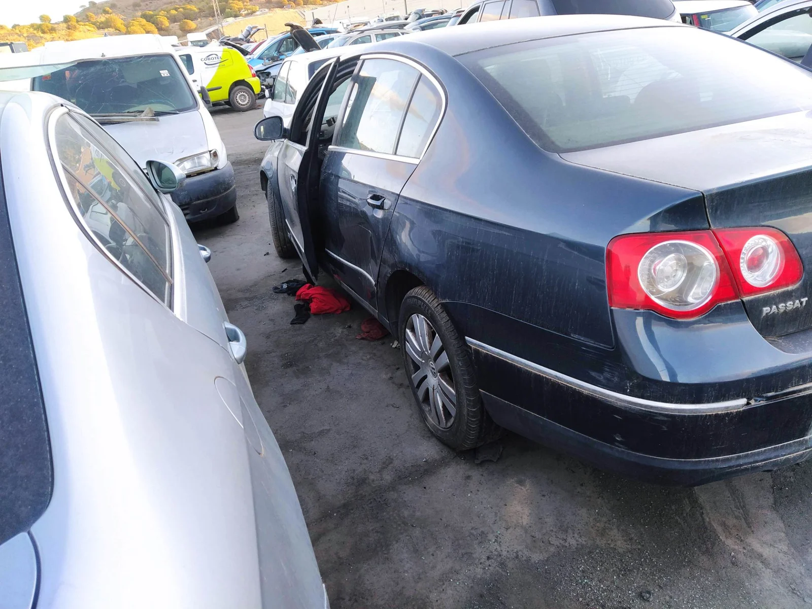 Foto de PASO RUEDA TRASERO IZQUIERDO VOLKSWAGEN PASSAT BERLINA (3C2) 2.0 TDI (140 CV / 103 KW) referencia 3C0810971B FKZ