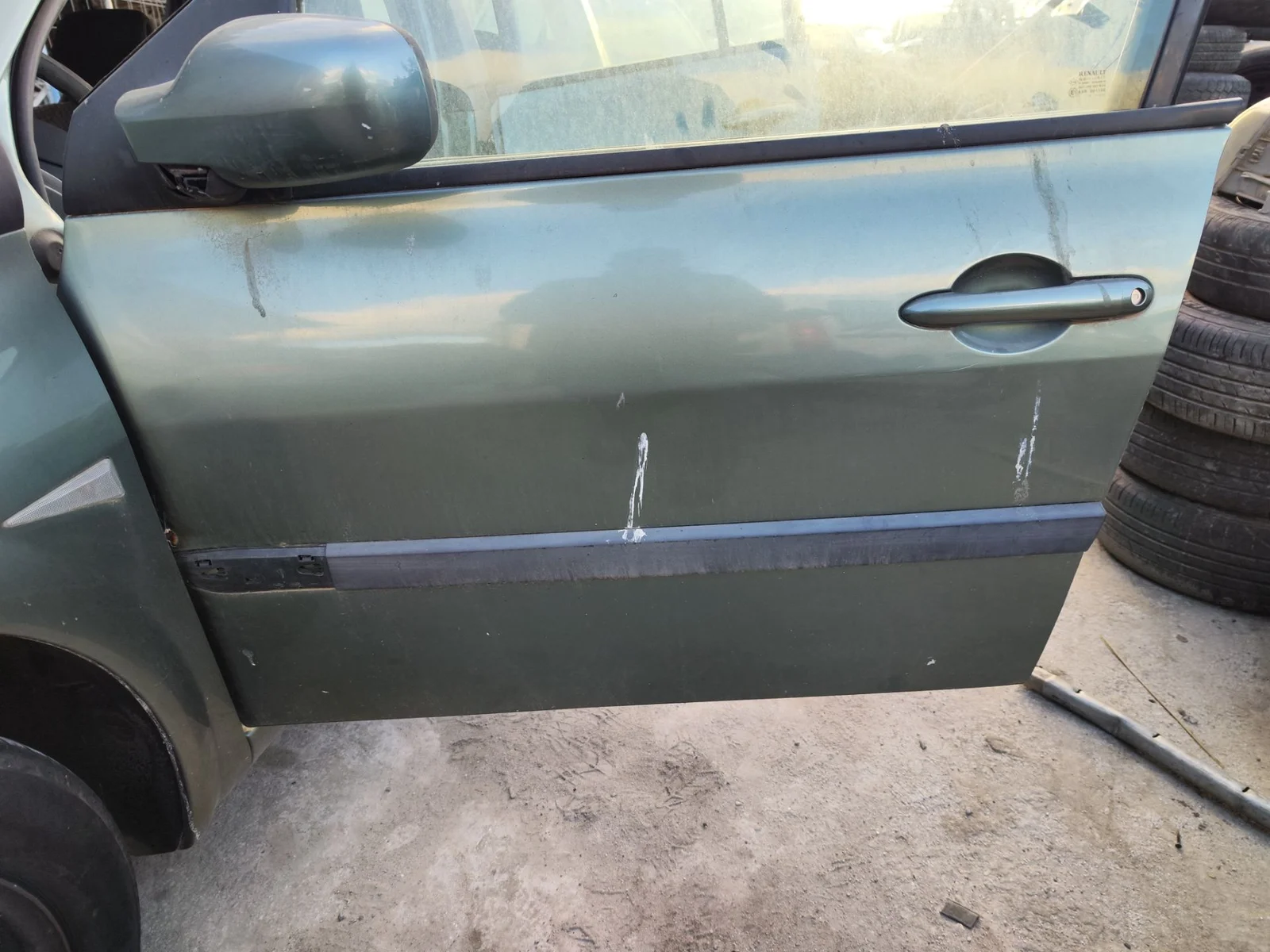 Foto de PUERTA DELANTERA IZQUIERDA RENAULT MEGANE II BERLINA 5P 1.5 dCi Diesel (101 CV / 74 KW) referencia 7751473728