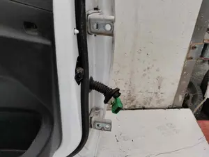 Foto de PUERTA DELANTERA IZQUIERDA CITROEN C-ELYSÉE 1.6 HDi FAP (92 CV / 68 KW) foto 2