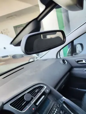 Foto de RETROVISOR INTERIOR PEUGEOT 3008 1.6 Blue-HDI FAP (120 CV / 88 KW)