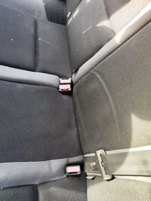 Foto de ENGANCHE CINTURON TRASERO CENTRAL PEUGEOT 207 1.4 HDi (68 CV / 50 KW)