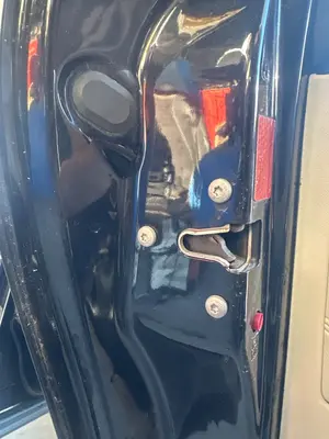 Foto de CERRADURA PUERTA TRASERA IZQUIERDA SAAB 9-3 BERLINA 1.9 TiD CAT (150 CV / 110 KW) referencia 12759697