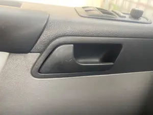 Foto de MANETA INTERIOR DELANTERA IZQUIERDA VOLKSWAGEN T5 TRANSPORTER BUS (7H) 2.5 TDI (131 CV / 96 KW)