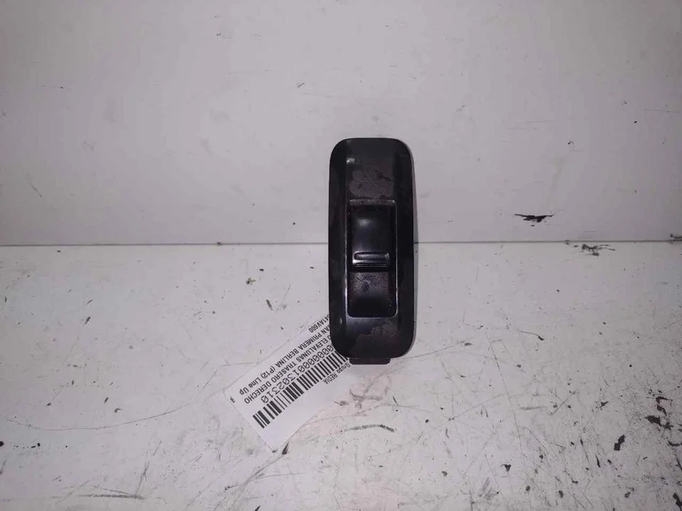 Foto de MANDO ELEVALUNAS TRASERO DERECHO NISSAN PRIMERA BERLINA (P12) referencia 2541AV600