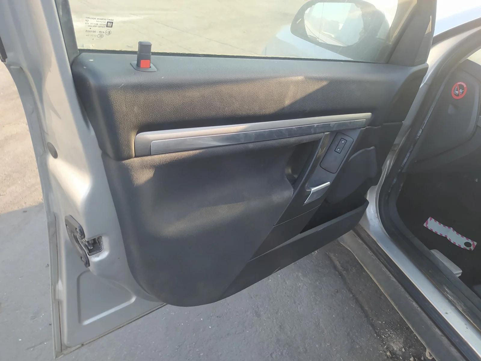 Foto de MANETA INTERIOR DELANTERA IZQUIERDA OPEL VECTRA C CARAVAN 2.2 16V CAT (Z 22 YH / LCH) (155 CV / 114 KW) referencia 13158425