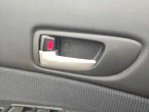 Foto de MANETA INTERIOR DELANTERA IZQUIERDA MAZDA 6 BERLINA (GG) 2.0 Diesel CAT (143 CV / 105 KW) referencia GJ6A59330E