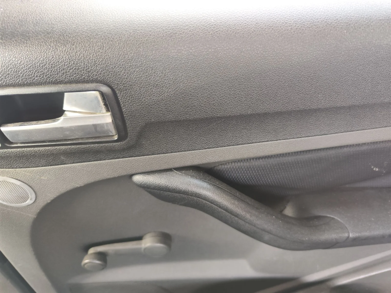 Foto de MANETA INTERIOR TRASERA DERECHA FORD FOCUS BERLINA (CAP) 1.8 TDCi Turbodiesel CAT (116 CV / 85 KW) referencia 1470111