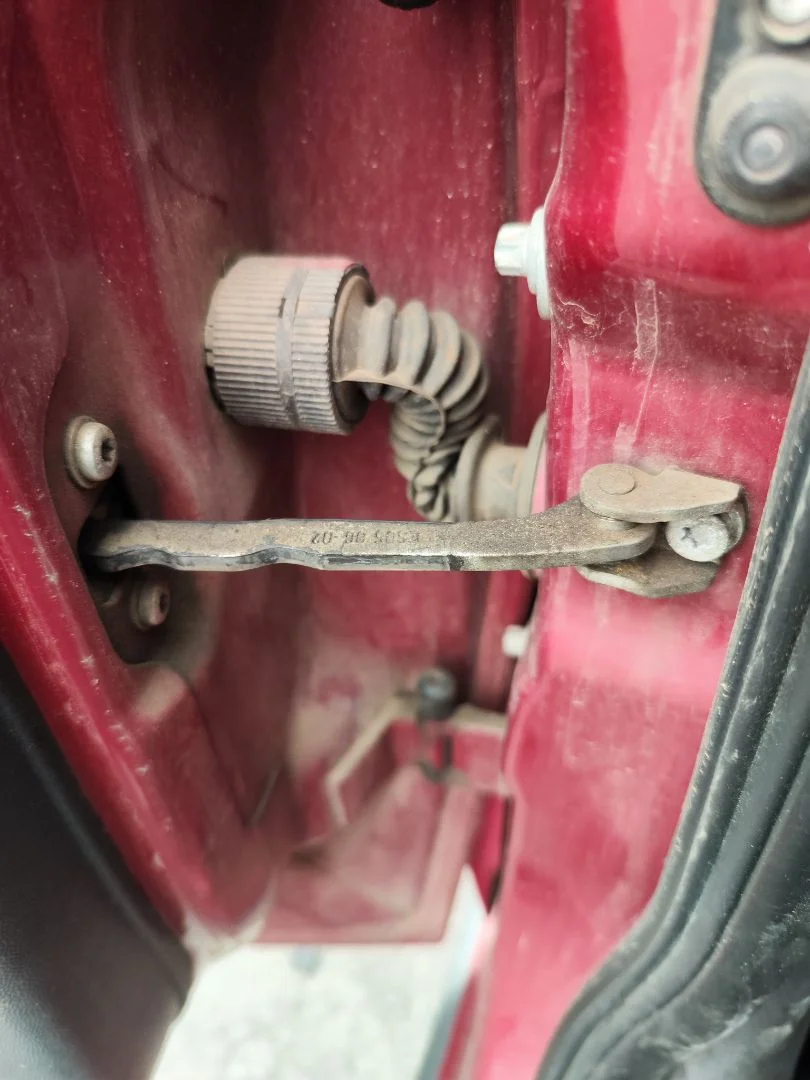 Foto de RETENEDOR PUERTA OPEL CORSA C 1.2 16V CAT (Z 12 XEP / LB4) (80 CV / 59 KW) referencia 24413389