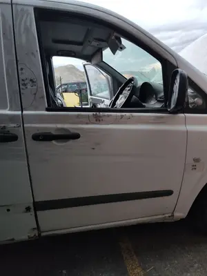 Foto de PUERTA DELANTERA DERECHA MERCEDES-BENZ VITO FURGÓN (639) 2.1 CDI CAT (109 CV / 80 KW) referencia A6397201105