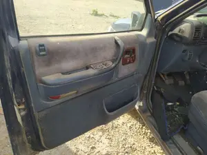 Foto de GUARNECIDO PUERTA DELANTERA IZQUIERDA CHRYSLER VOYAGER GS 2.5 Turbodiesel (116 CV / 85 KW)