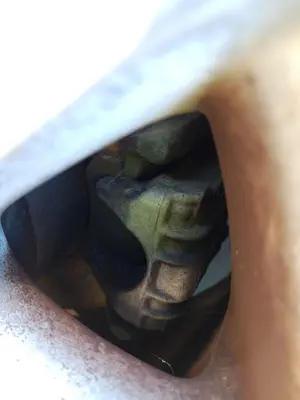 Foto de PINZA DE FRENO TRASERA IZQUIERDA VOLKSWAGEN PASSAT BERLINA (3B3) 1.9 TDI (131 CV / 96 KW) referencia 8E0615423