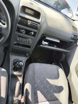 Foto de CONSOLA CENTRAL OPEL ASTRA G BERLINA 1.7 16V DTI CAT (Y 17 DT / LR6) (75 CV / 55 KW)