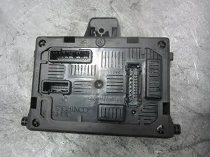Foto de CAJA RELES / FUSIBLES