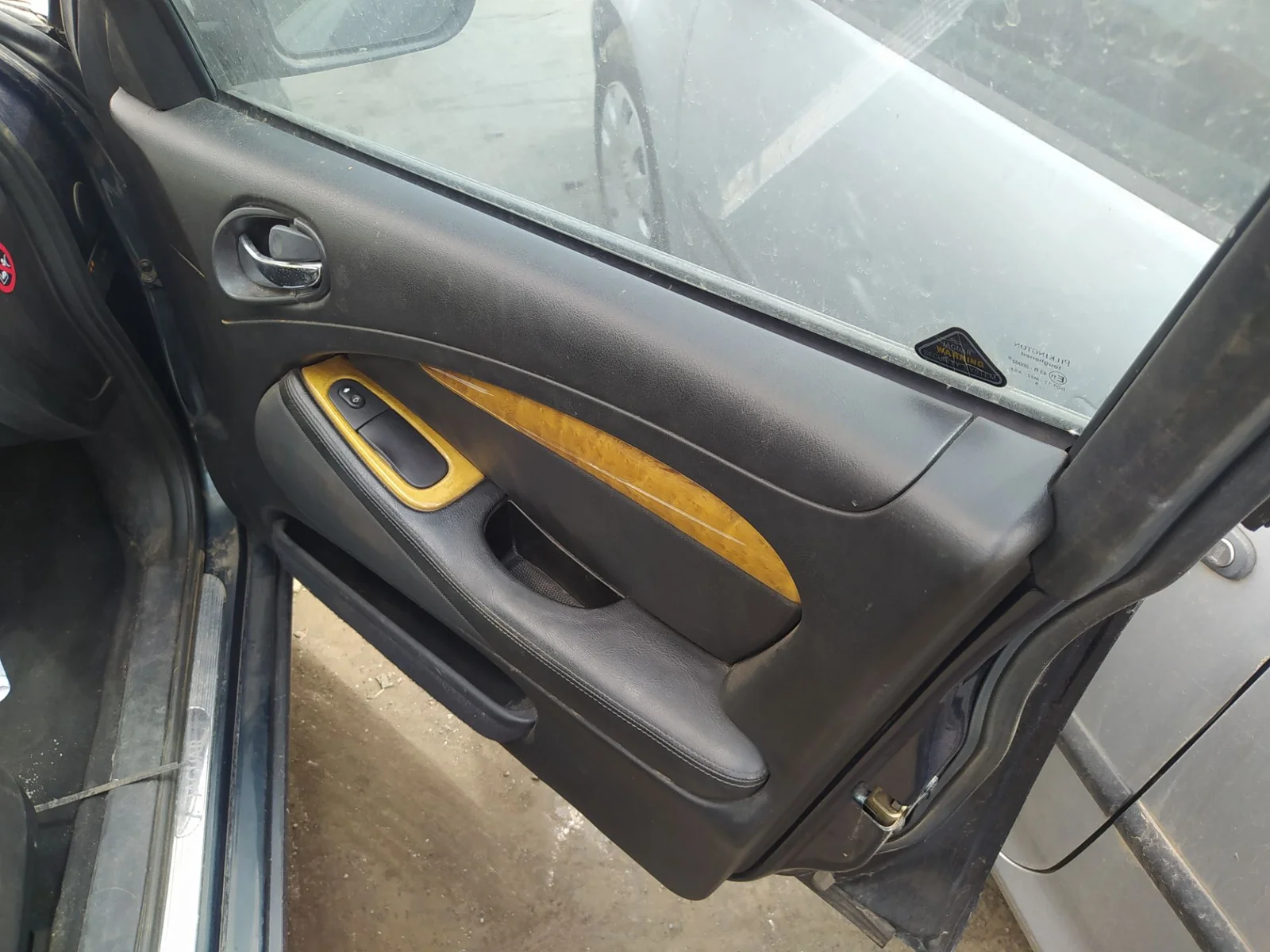 Foto de RETENEDOR PUERTA JAGUAR S-TYPE (03.1999) 4.0 V8 32V CAT (276 CV / 203 KW)