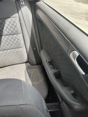 Foto de GUARNECIDO PUERTA TRASERA IZQUIERDA AUDI A6 BERLINA (4B2) 2.5 V6 24V TDI (180 CV / 132 KW) referencia 4B0867303A FKZ