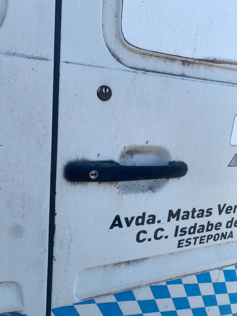 Foto de MANETA EXTERIOR MALETERO / PORTON VOLKSWAGEN LT FURGÓN/COMBI 2.5 TDI (109 CV / 80 KW)