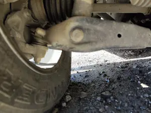 Foto de BRAZO SUSPENSION DELANTERO DERECHO LAND ROVER DISCOVERY 2.7 Td V6 CAT (190 CV / 140 KW) referencia RBJ500222