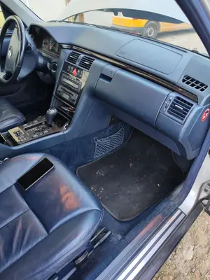 Foto de SALPICADERO MERCEDES-BENZ CLASE E (BM 210) BERLINA 3.0 Turbodiesel CAT (177 CV / 130 KW) referencia A2106800487 FKZ