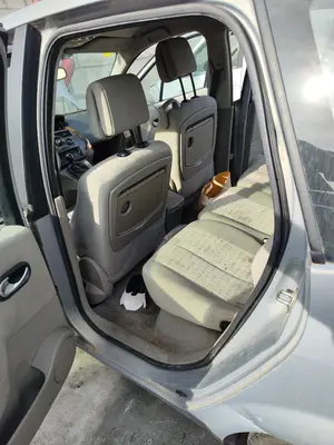 Foto de GOMAS CONTORNO PUERTA RENAULT SCENIC II (JM) 1.9 dCi Diesel (120 CV / 88 KW) referencia 7701475031