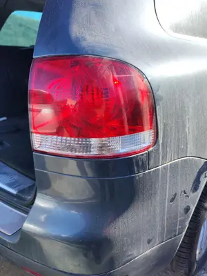 Foto de PILOTO TRASERO DERECHO VOLKSWAGEN TOUAREG (7L6) 4.2 V8 32V FSI (350 CV / 257 KW) referencia 7L6945096P