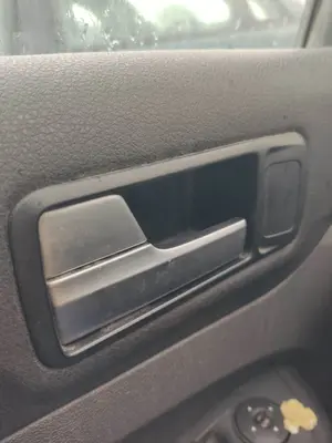 Foto de MANETA INTERIOR TRASERA IZQUIERDA FORD FOCUS BERLINA (CAP) 1.8 Flexifuel CAT (125 CV / 92 KW) referencia 1470113