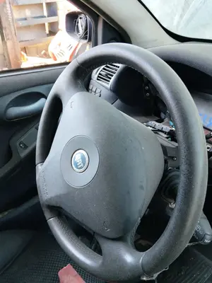 Foto de VOLANTE FIAT STILO (192) 1.9 JTD CAT (116 CV / 85 KW) foto 2