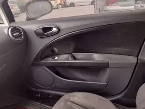 Foto de GUARNECIDO PUERTA DELANTERA DERECHA SEAT LEON (1P1) 2.0 TDI (140 CV / 103 KW) referencia 1P0867012  FKZ