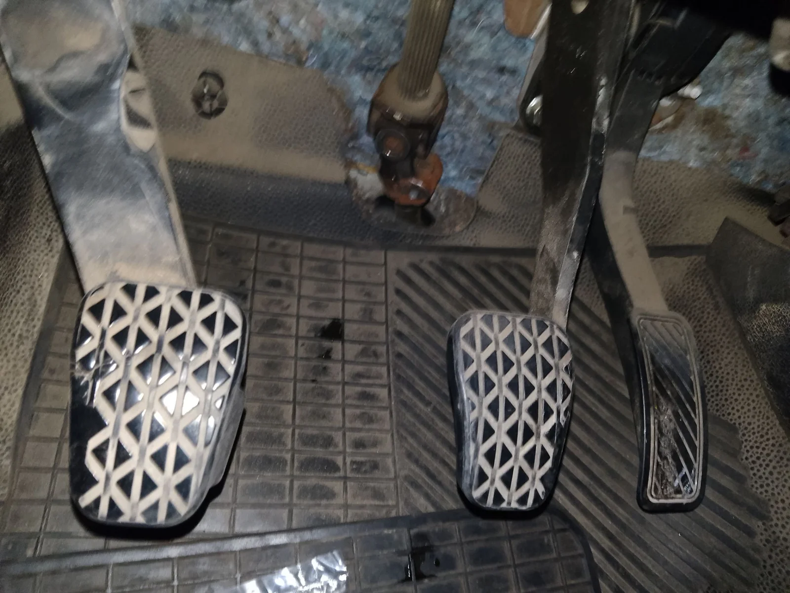 Foto de PEDAL FRENO FORD TRANSIT COURIER (C4A) 1.5 TDCi CAT (95 CV / 70 KW) referencia 16A43073