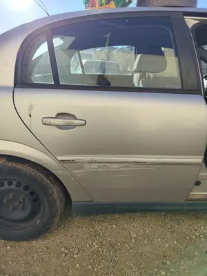 Foto de PUERTA TRASERA DERECHA OPEL VECTRA C BERLINA 1.9 CDTI (120 CV / 88 KW) referencia 93175837