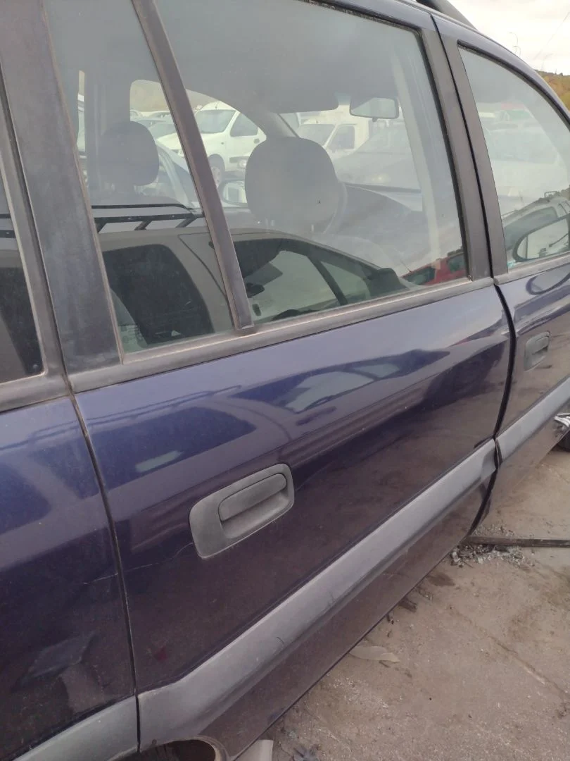 Foto de PUERTA TRASERA DERECHA OPEL ZAFIRA A 2.0 DTI (101 CV / 74 KW) referencia 13160995