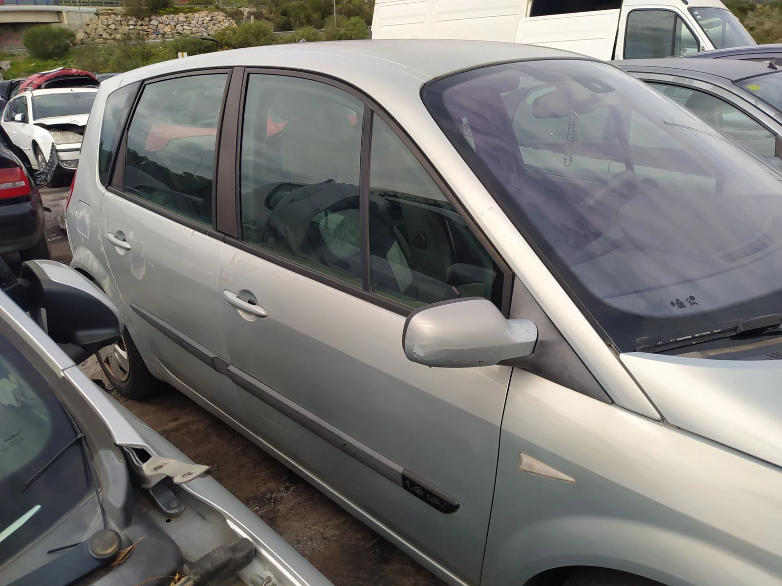 Foto de PUERTA TRASERA DERECHA RENAULT SCENIC II (JM) 1.6 16V (113 CV / 83 KW) referencia 821005158R