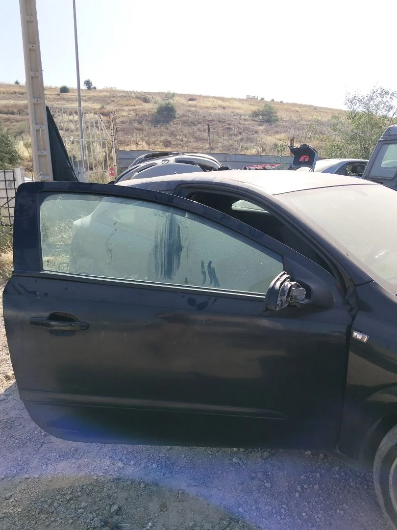 Foto de PUERTA DELANTERA DERECHA OPEL ASTRA H GTC 1.9 CDTI (120 CV / 88 KW) referencia 94711560