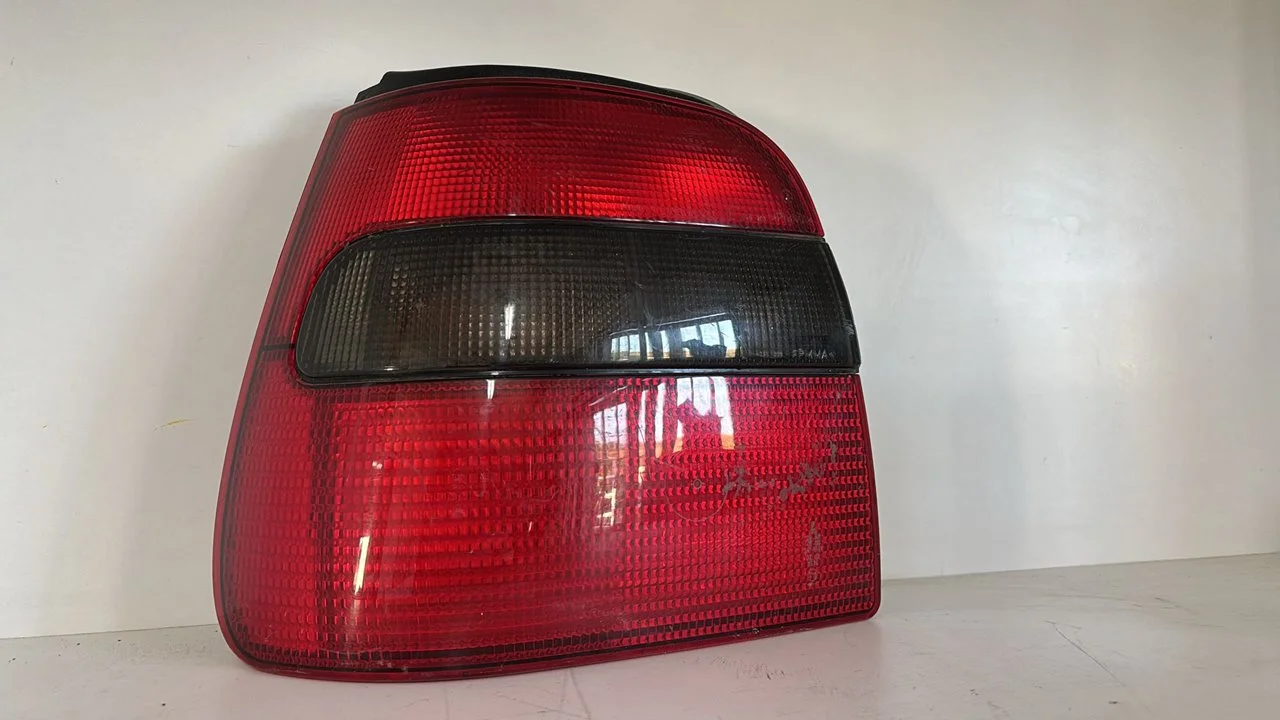 Foto de PILOTO TRASERO IZQUIERDO SKODA FELICIA COMBI (795) referencia 24621700