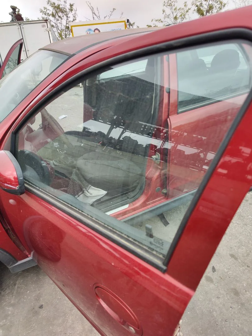 Foto de LUNA DELANTERA IZQUIERDA OPEL CORSA C 1.2 16V CAT (Z 12 XEP / LB4) (80 CV / 59 KW) referencia 13205912