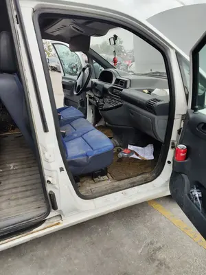 Foto de GOMAS CONTORNO PUERTA CITROEN JUMPY 2.0 HDi CAT (RHX / DW10BTED) (94 CV / 69 KW)