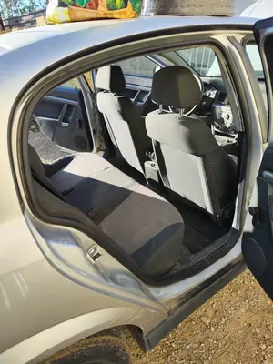 Foto de GOMAS CONTORNO PUERTA OPEL VECTRA C BERLINA 1.9 CDTI (120 CV / 88 KW)