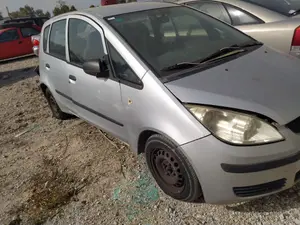 Foto de REFUERZO PARAGOLPES DELANTERO MITSUBISHI COLT CZ3 BERL. 5 (Z30A) 1.1 CAT (75 CV / 55 KW)
