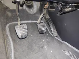 Foto de PEDAL EMBRAGUE CHEVROLET CAPTIVA 2.0 Diesel CAT (150 CV / 110 KW)