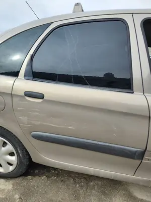 Foto de PUERTA TRASERA DERECHA CITROEN XSARA PICASSO 2.0 HDi CAT (RHY / DW10TD) (90 CV / 66 KW) referencia 9008C7