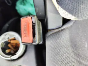Foto de ENGANCHE CINTURON DELANTERO IZQUIERDO CITROEN C3 1.4  (73 CV / 54 KW)