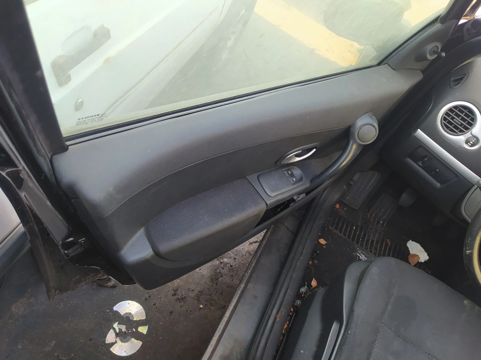 Foto de ELEVALUNAS DELANTERO IZQUIERDO RENAULT CLIO III 1.5 dCi Diesel (68 CV / 50 KW) referencia 8200843592