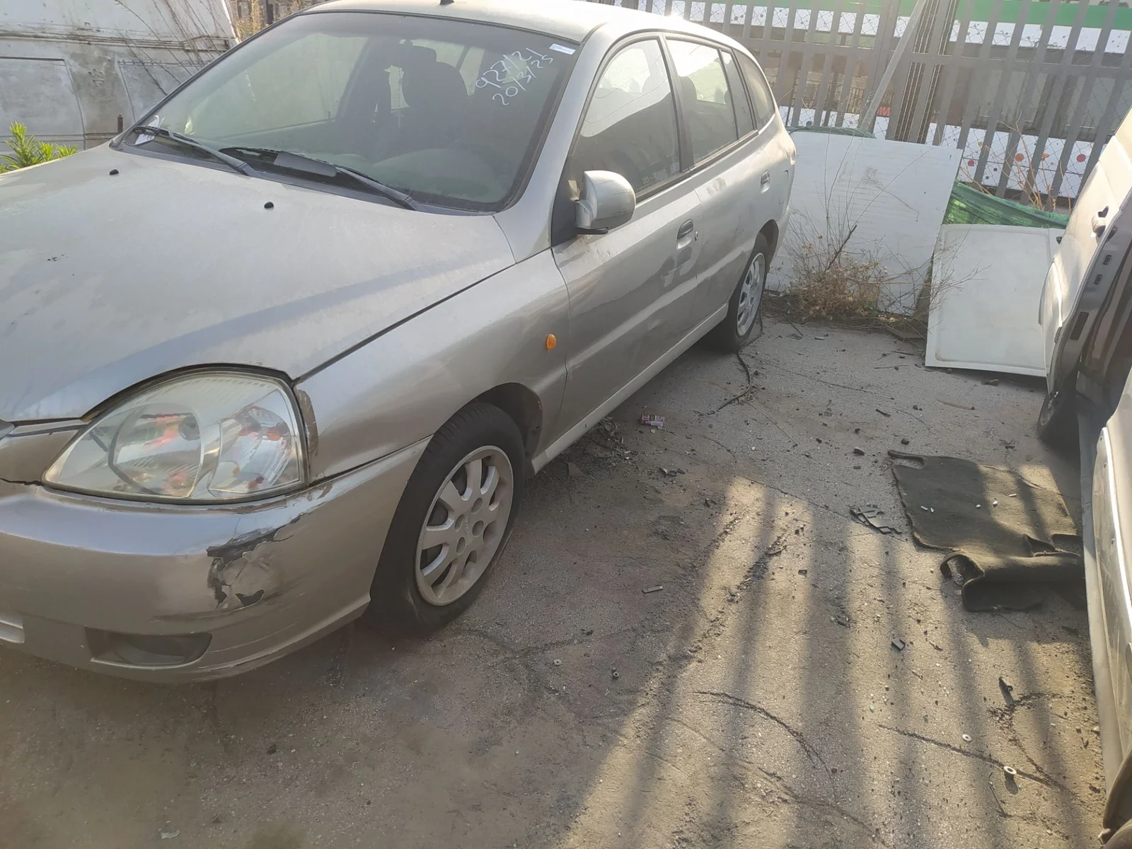 Foto de PASO RUEDA DELANTERO IZQUIERDO KIA RIO (BC) 1.3 CAT (75 CV / 55 KW) referencia 86811FD000