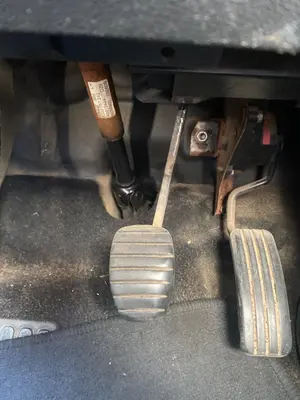 Foto de PEDAL FRENO RENAULT CLIO III 1.5 dCi Diesel (68 CV / 50 KW) referencia 8200740595