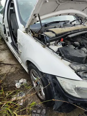 Foto de ALETA DELANTERA IZQUIERDA BMW SERIE 3 BERLINA (E90) 2.0 Turbodiesel CAT (143 CV / 105 KW)